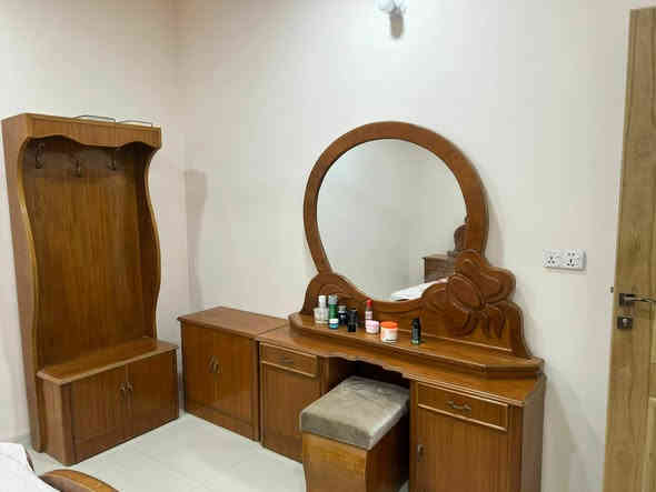 غرفه للبيع تزكام درجه اولى لتواصل***********
