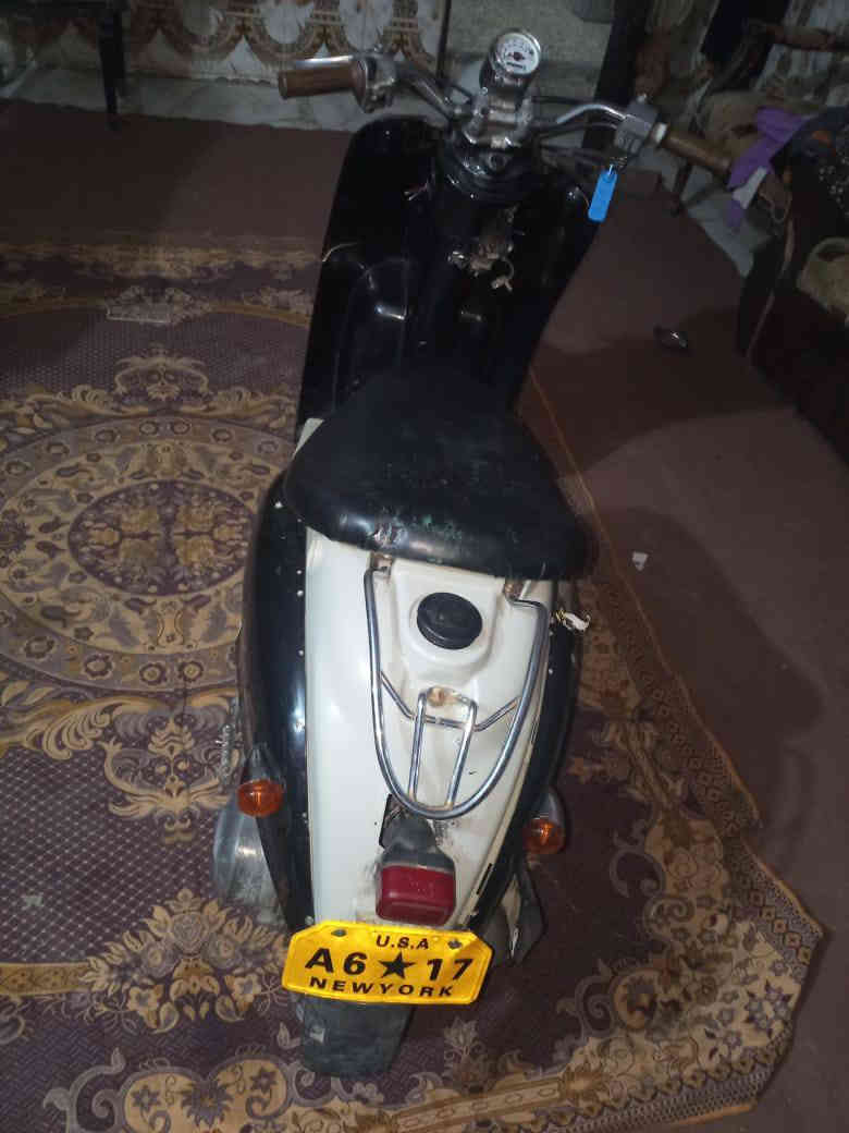 مستعجل علبيع السعر 180وبيه مجال 
السلام عليكم البيع دراجه كلاسيك مكينه وكير وشاصي مكفولات تايرات جدد 
كفرات نضيفه العنوان كربلاء التصال على الرقم ***********
