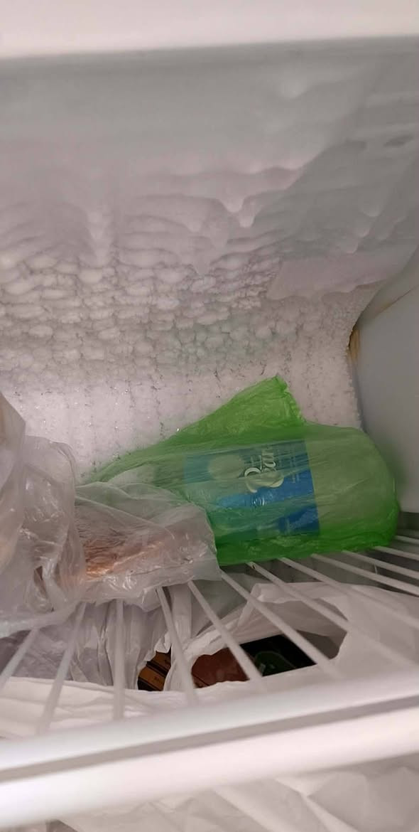 ثلاجه حجم كبير نوعيته كونكورد شغال على فحص
ب300
مكان حله محاويل حي ابو سديره 
اليعنده غراض او غرف نوم انشرهن للبيع والي نسبه بسيطه يتفضل خاص


**إذا كنت صاحب هذا الإعلان وتريد حذفه لأي سبب، رجاءا أرسل رسالة إلى الدعم الفني**