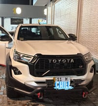 للبيع هايلوكس GR 2025  كفاله عامه ماشيه 8 الف  السعر 480$ وبيها مجال 📞...