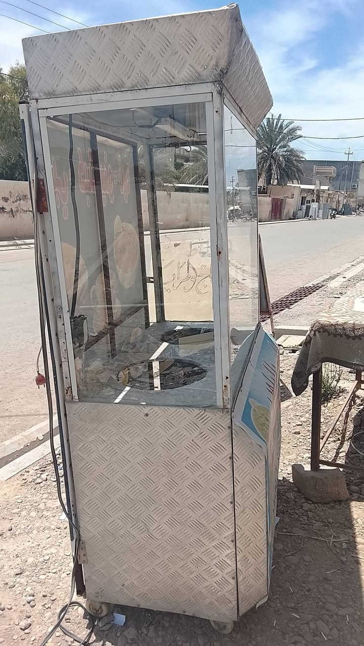 سلام عليكم .عريانه لبلبي جوكر 
تريد لبلبي ذرة ومشروبات ساخنه فصل  شتاء 
تريد 
عصاير  هم تشتغل  
إنارة كاملة 
مع باب تنقفل 
كلها جامة مغلقة 
السعر 250 
بيها مجال بسيط 
للاستفسار  ***********
