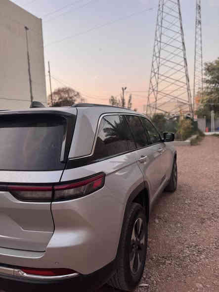 جيب هايبرد كلين تايتل مكفولة كفالة عامة. ماشيه 47 الف  سيارة جديدة للاخير شخطة مبيها موديل 2024 دون حادث دون كلشي فول الفول كشنات جلد تحكمات ستيرن شفتات سرعة بناروما فول الفول رادار امامي خلفي جانبي كامرات 360 درجة محرك 4 سلندر 2000 تيربو سياره تخبل للأخير وحلوة لونها (سَلڤر) بالعافيه على ياخذها سعرها 350$ فول الفول سيارة جديدة وكلش حلوه.❤️
للأستفسار *********** واتساب
