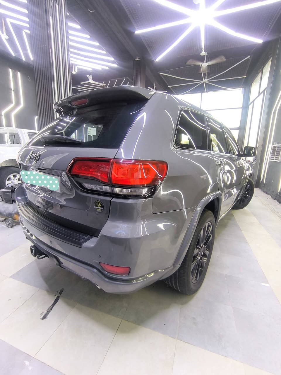 السلام عليكم 
اخوان بيع مستعجل مستعجل 
جيب لاريدو شيروكي امريكي
 موديل 19 رقم بابل
السياره مواصفات بلاك توب 
اللون المميز سمنتي 
تشغيل عن بعد 
توقف خلفي ذاتي 
حساس خلفي 
كامرة خلفيه 
الصندوق كهربائي 
منضومة زنون كامله 
شاشه كبير كار بلي 
الويل الاصلي بلاك توب 
تبريد تدفئة فووووول 
تبريد قطعتين 
تدفئة بالكشنات 
استيرن هيتر 
السياره فور ويل 4×4
مكينه جديده شادله بساتم مال ١٤ يعني المرغوبة 
الكير بلاد فووول 
تخم تاير جديد
باتريات اثنينهن جدد 
السياره تاخذه ما تصرف عليه ولا الف 
باسمي حصرا 
بيه ستة قطع صبغ فقط صبغ بس بدون دواخل شرط الفحص 
بيه تصليح قليل بالفخذه 
كل الدواخل مكفوله شرط تجي وتفحص وشوف ما عدا تصليح جدا بسيط بالفخذه 
السعر  اتصل وتدلل الي تريده يصير مناسب جدا
اخوان ملاحضة:: السيارة مال جناي والله يعني مرتبه على ايدي 
الاتصال ع الرقم *********** 
غير متواجد ع الفيس 
مكاني كربلاء 
اي استفسار اتصل وتدلل
