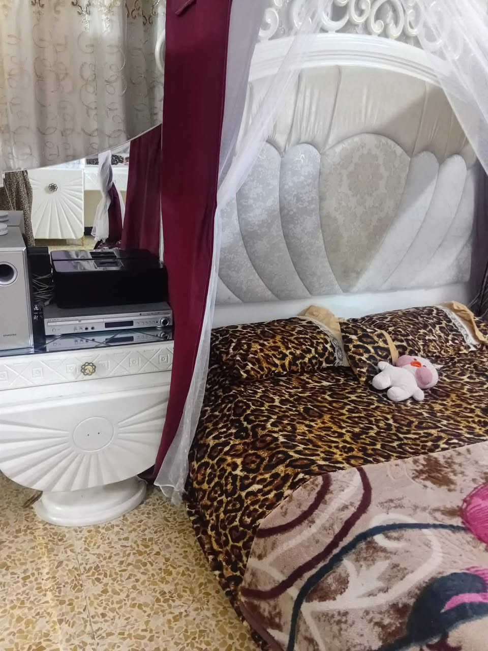 غرفه للبيع ب٤٠٠ وبيها مجال الشراي خاص عنوان ديوانيه العنوان شقق الزيتون


**إذا كنت صاحب هذا الإعلان وتريد حذفه لأي سبب، رجاءا أرسل رسالة إلى الدعم الفني**