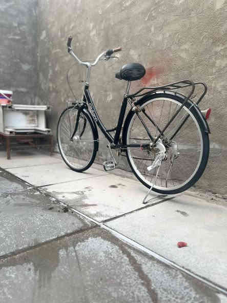 سلام عليكم شباب بايسكل بناتي كير وحساس امامي  
بايسكل كامل مكمل بريكات تايرات جدد جوابه جدد 
بايسكل حجم 26 
عوزه بس تعديل ويل خلفي بي عواج كلش قليل 
مكان بغداد بياع 
 رقمي ***********
                                        سعر بايسكل 60 وبي مجال  
بدون كسر بل سعر يرحم والديكم  
💙🧡
