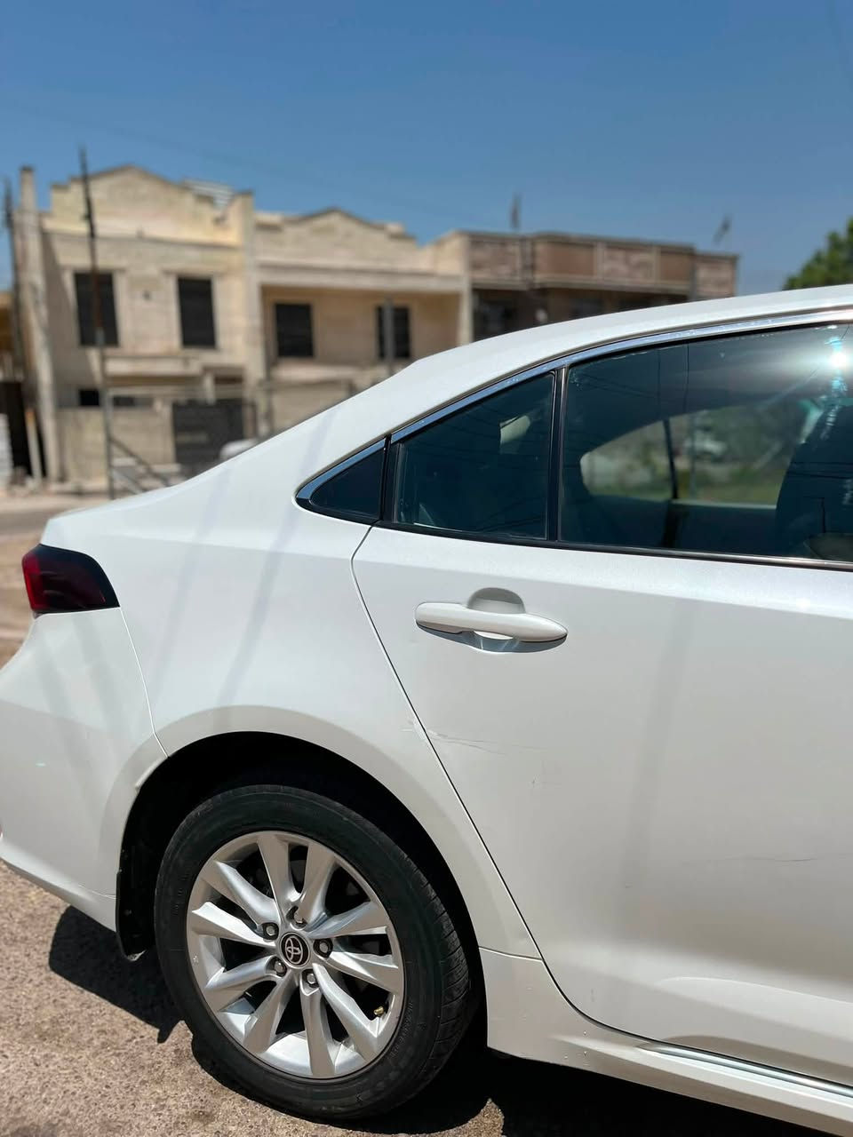 سلام عليكم 
تويوتا كورولا ساز 
2023
فول مواصفات فتحه بصمة شاشه داخل ابيض واسود 
ماشيه 45km
بيها ٣ مكانات بارد فقط بدون صبغ وبدون تبديل 
السعر 160 وبيها مجال شي قليل للشراي 
رقم سليمانيه تحويل ثاني يوم باسمك 
للاستفسار :***********
العنوان :بغداد البلديات

