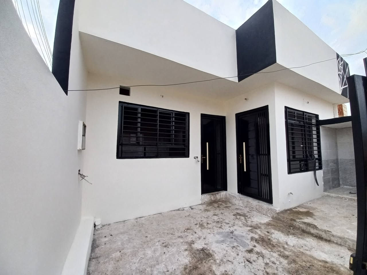 بيت للبيع العنوان القوسيات حي الزيتون مدخل أسواق أبوعلي المساحه ١٠٠متر مربع غرب مدرسة غصن الزيتون الاستفسار على الرقم ***********
***********
