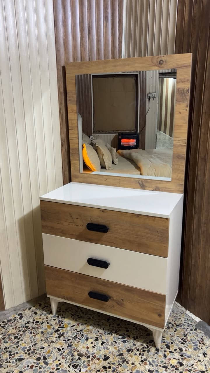 سلام عليكم غرفه نوم للبيع  مصار لهه شهر وصل مالتهه موجود لي يريدهه يدخل خاص  رقم  الاتصال ***********8 بيع مستعجل  وصل مالتهه موجود
