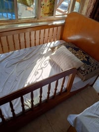 سرير • أثاث غرفة نوم