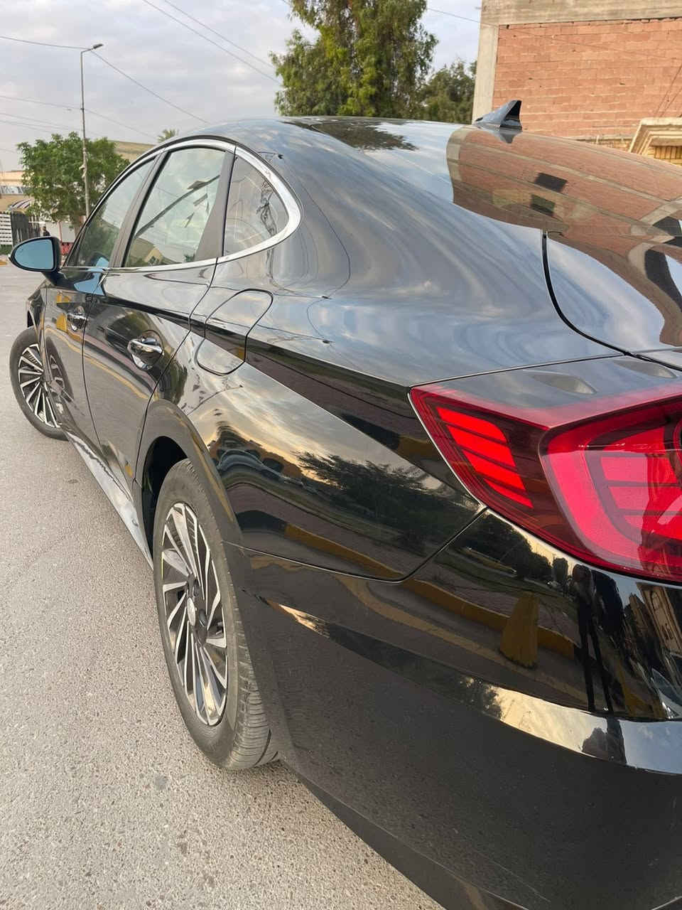 سوناتا للبيع مديل ٢٠٢٣
ماشيه ١٨٠٠٠ ميل حادثه قطعتين او امبدلات نفس الون بدون صبغ السياره فول من عدى الفتحه 
مكاني بغداد العطيفيه السعر ١٦٠$
***********
