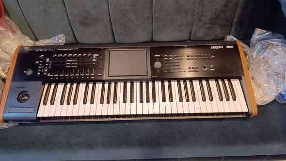 Korg kronos2 61
0751 193 2010
0770 0777200
