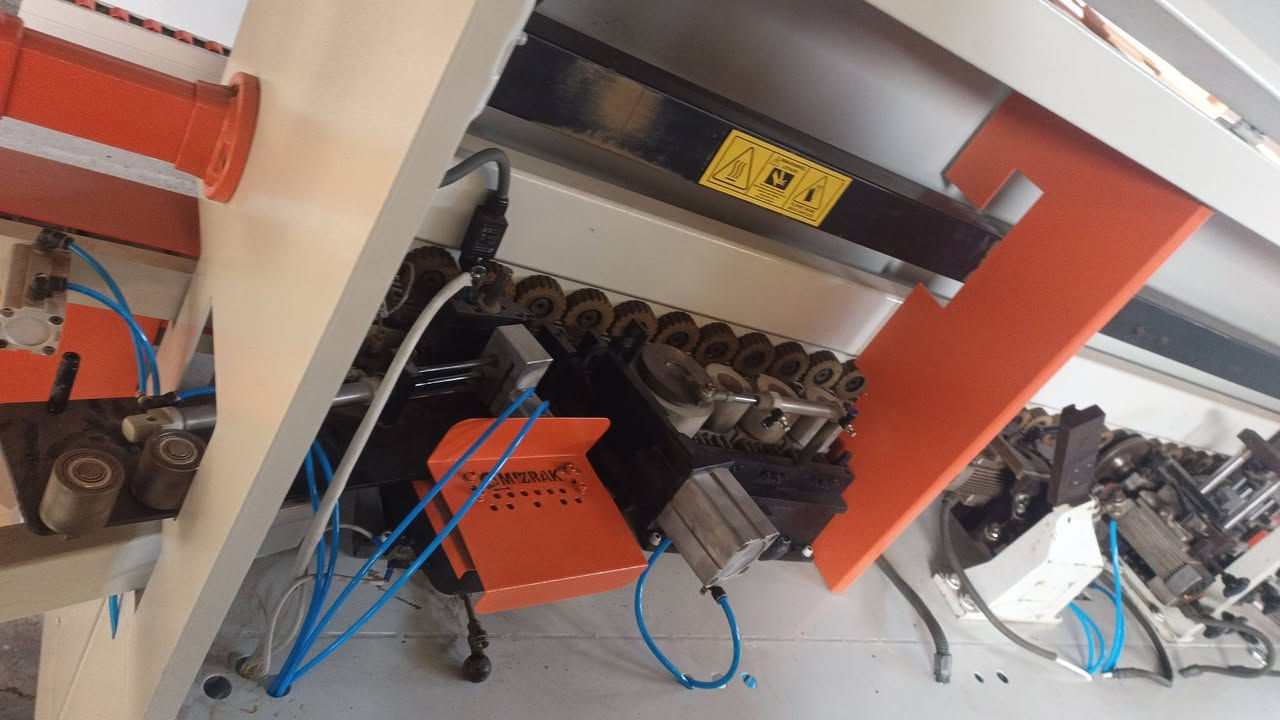 لبيع 
لاصقه مزراق موديل 2015 نظافه فول 4مراحل 
اربيل صناعه جنوبيه خلف شركه اوسكار فرع نجارين 
***********واتساب 
***********واتساب
