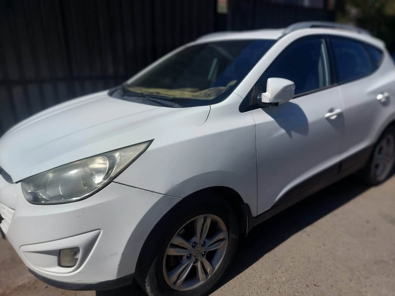 السلام عليكم ورحمة الله
توسان موديل 2012 ابيض اللون بغداد تحويل ثاني يوم 
خليجي حجم المحرك 2000
كفالة المحرك ممفتوح 
عداد المسافات 120 الف كيلو
بيها ملاحظات بسيطة 
السعر 120 ميه وعشرين ورقة 
للاستفسار ***********
مكان السيارة بغداد - الاعظمية

