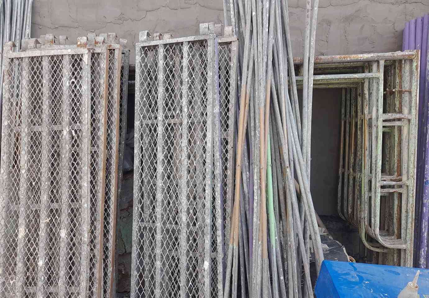 السلام عليكم سكلات ١٢٠×١٧٠ نظيفات كاملات عدد ١٣ قفص العنوان بغداد الدوره *********** السعر ٥٠ ألف
