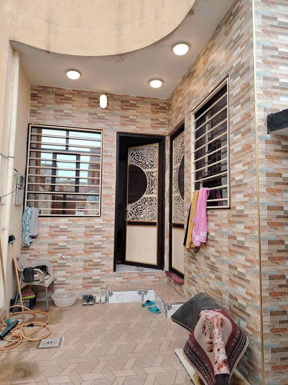 للبيع للبيع دار مساحه 110 متر
دار للبيع مساحه 110 متر♻️♻️♻️
موصل حي الانتصار خلف جامع الخلفاء سند طابو الزهور 
يتكون الدار من غرفتين نوم 💤 وهول وستقبال ومطبخ وصحيات وبيتونه 
سند طابوالزهور شرط تحويل👉 
فول فول بناء حديث  
 السعر 70 وبي مجال للشراي 
 للتواصل والاستفسار الاتصال ع الارقام التاليه 
*********** وتساب ابوحيدر 
*********** وتساب ياسين النمراوي
