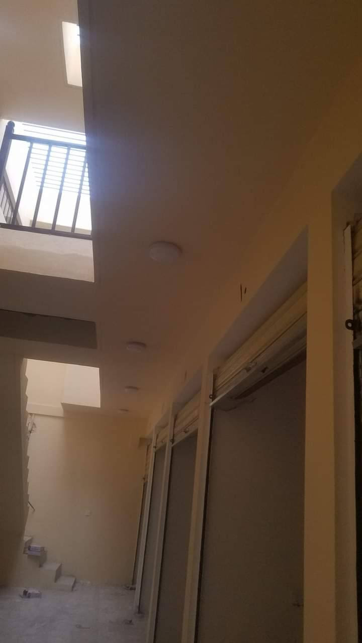 كهربائيّ متفرّغ هاذ جزء من عملي ***********
