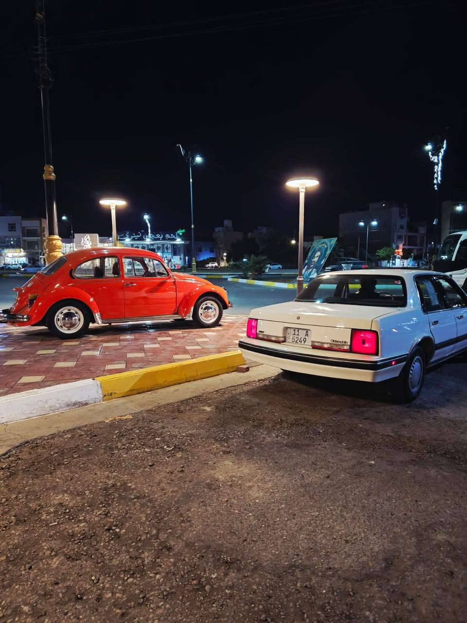 تحيه طيبه وين ليدور سياره جديده
اولدز موديل ٩٠ بدون صبغ بدون ضرر سياره جديد
تبريد كهربائيات كله شغال مسجل بلاد سياره نضيفه 
بدون اي نقص بسمي مكان بغداد البياع الشهداء 
*********** وسعرها ٦٠ واسف عل اطاله وكلشي موجود بل سوك حته ب٣٠ تحصل والله يرزق الجميع
