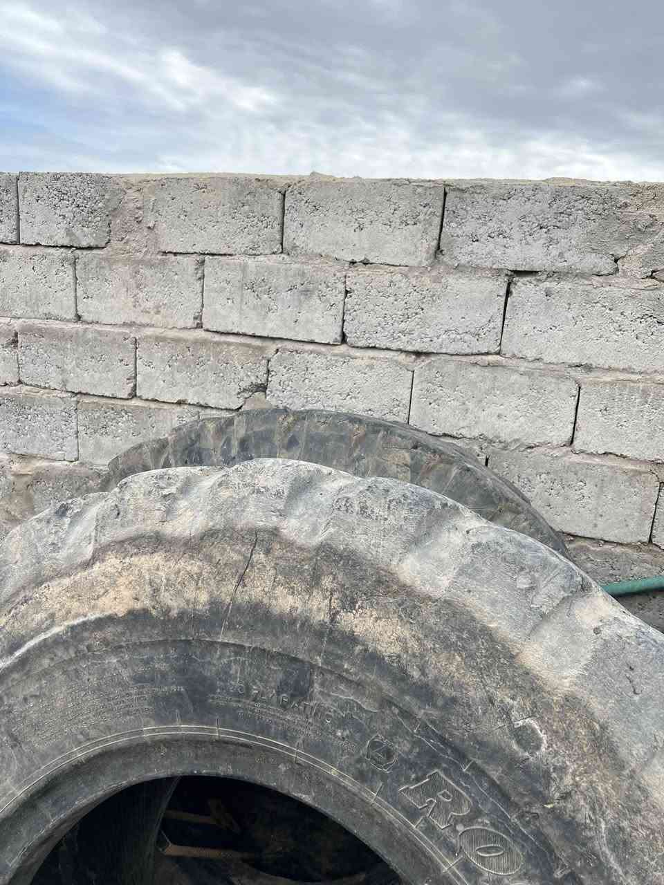 تايرات شفل 80كدام العين الحجم 20-5-25اتصل وتدلل***********@***********
