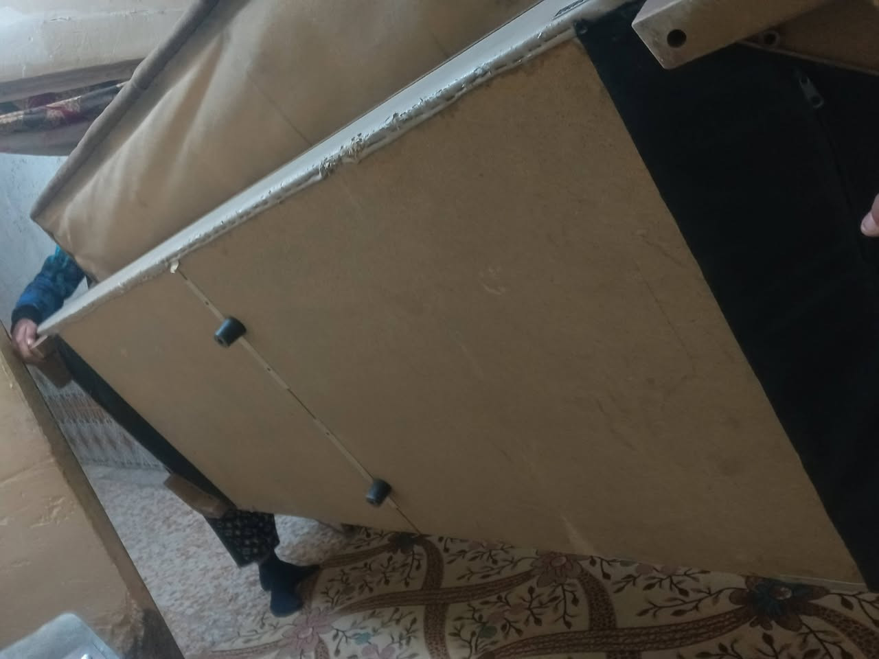 سلام عليكم مكلف بل نشر تخم تسكام  اثنين كراسي اثنين قنفات اصير جربيه اصير كرويته كله ت
يردونه 150 قفل ‏‪***********‬‏ بي وتساب صغط سبرنك شبر مانزل للبيعر كله تراب مو وصخ اتراب صير عليه
