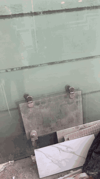 10 ملم قياس 3 متر عرض وارتفاع 170 تصلح محل فلافل او حلويات مكاني الكاظميه *********** سعرها 300 الف
