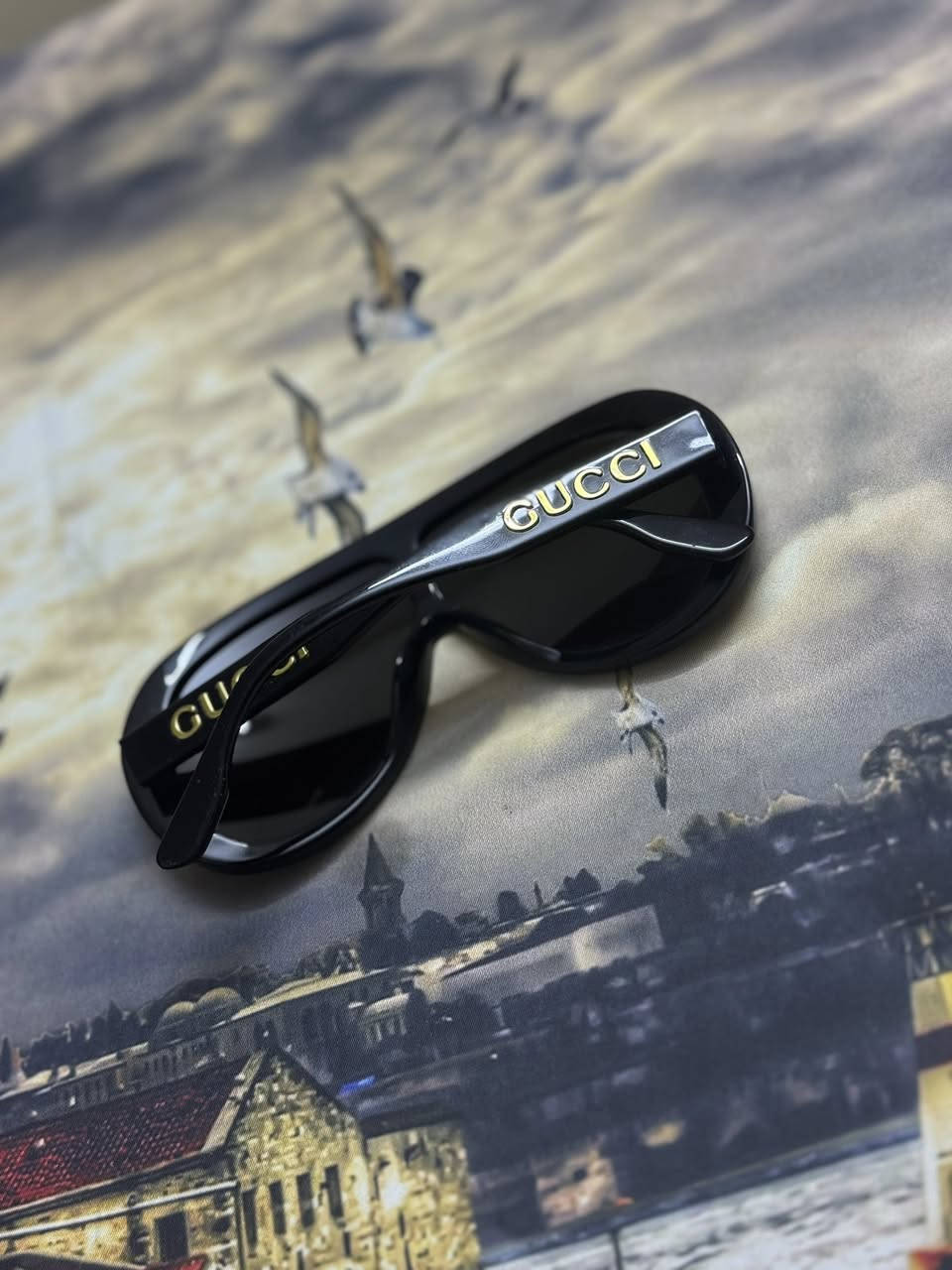 هاي تحفه من نوادر فنتج الي متتكرر
Gucci 

اورجنال 

ايطالي زيروو 

فخامه رئاسيه بحته 💯 

الحجم 62

فريم اسود 
لون عدسه اسود

القطعه كامله بحالة الزيرو 

للحجز والاستفسار خاص

ملاحظة: كامل تفاصيل المطلوبه موضحه بضور..


**إذا كنت صاحب هذا الإعلان وتريد حذفه لأي سبب، رجاءا أرسل رسالة إلى الدعم الفني**