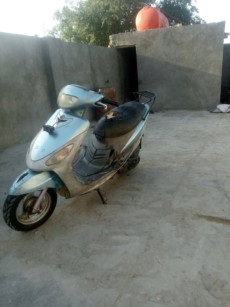 سلام عليكم للبيع دراجه ماكس منغولي محرك ناعم نهضه حلوه شاصي مكفول كهربائيات شغاله  سلف هندر هورن لايت بك لايت شاير كله شغاله نكره سلف كفرات الصلي مختمه دراجه نضيفه سعره 400 وبيه مجال هاذه رقمي للتواصل *********** مكاني السماوه المجد
