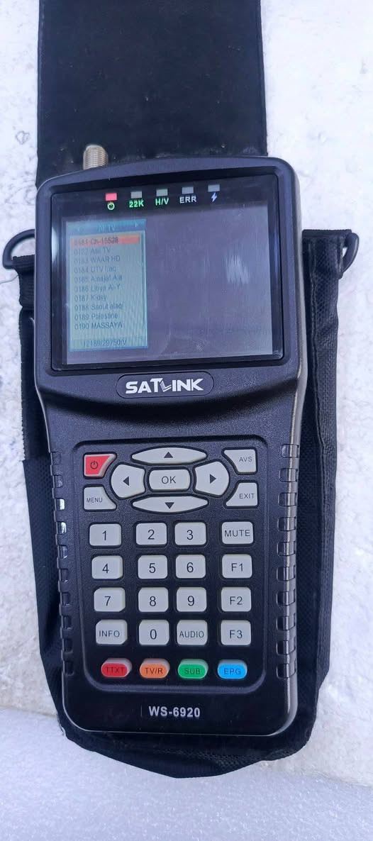 هذا الجهاز هو Satlink WS-6920، وهو جهاز محمول لقياس وتحديد إشارات الأقمار الصناعية (Satellite Finder).

يتميز الجهاز بشاشة LCD بحجم 3.5 بوصة لعرض القنوات والترددات مباشرة.

يدعم معايير DVB-S و DVB-S2 لاستقبال إشارات البث الرقمي الفضائي.
 سعر 50الف ***********
