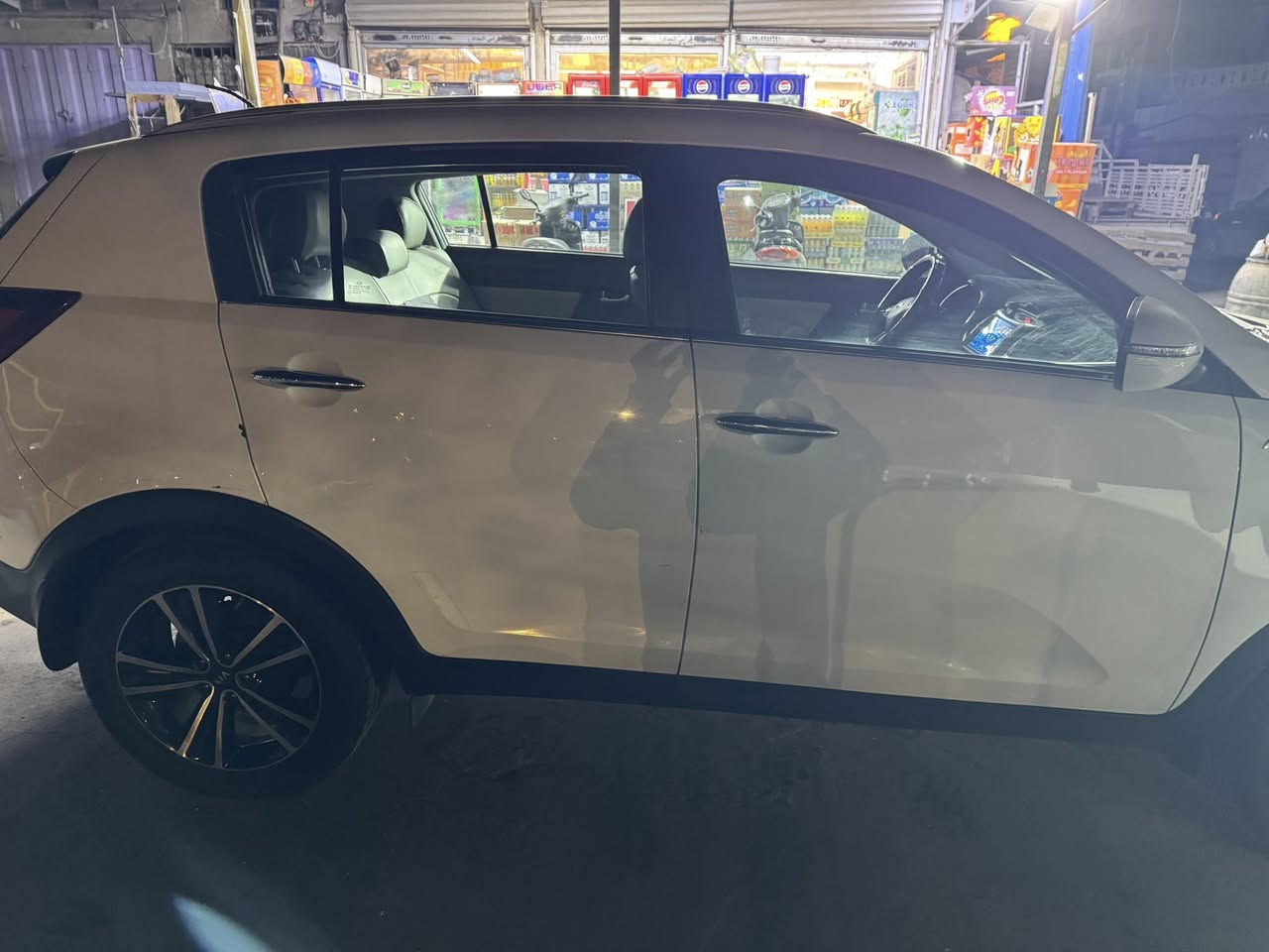 السلام عليكم 
اسبورتج خليجي ٢٠١٧ محرك ٢٤٠٠ دوش 
سياره مكفوله كفاله عامه محرك وكلشي صدر جديد سياره فول فتحه تحكم استيرن 
سياره بيه بارد بجاملغ الخلفي وراجع بارد 
مكان سياره حي اور 
سعر ١٧٠ وبيه مجال حك جيه 
***********
