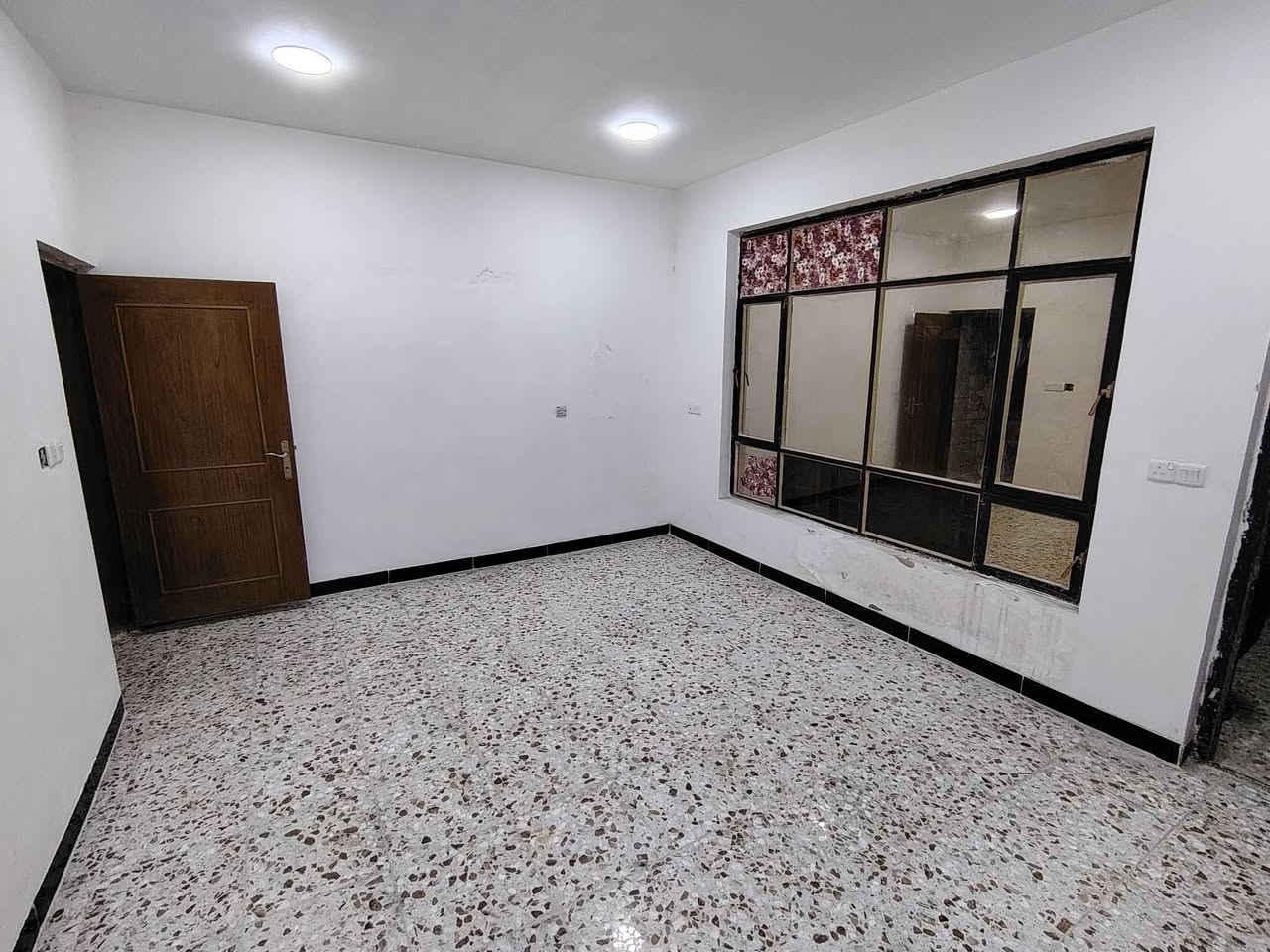 غرفه وصاله بل محامين طابق ارضي مساحة ٩٠ متر
ايجار ٦٠٠
للإستفسار واتساب ***********
