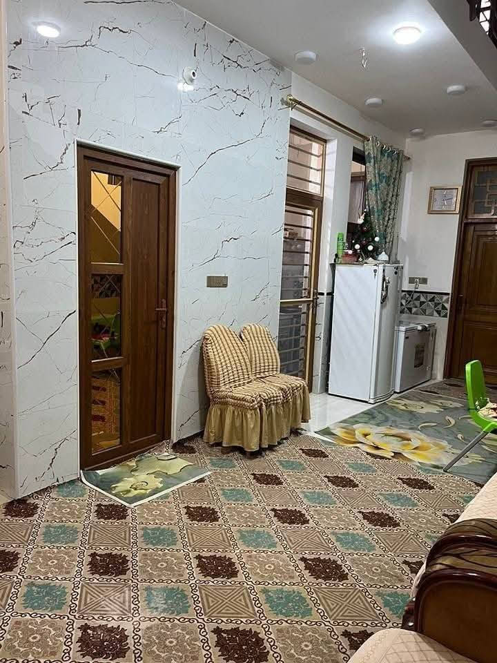 📢 اعلان 📢📢 اعلان 📢 
       👇               👇
⚜⚜ للبيع ⚜⚜ للبيع ⚜⚜
🏠 دار سكني طابو زراعي 🏠 
📐 المساحة 100 متر 📐
🌍 الموقع / الحلة / حي الجزائر /  خلف ملعب الاداره المحليه 
🏡 طابقين يحتوي على 2 غرف نوم  🌺 صاله 🌺 هول  🌺 مطبخ  🌸مجمع صحيات داخليه وخارجية 
📏 الواجهة ٥ متر والنزال ٢٠ متر 
🚗 عرض الشارع ٩ متر 
📷 صور المنزل مرفقة في الاعلان 👇
 ❓للاستفسار ⚜  زيارة مكتب انكيدو للعقارات والمقاولات في حي الجزائر مقابل مكبس التمور او 📞 الاتصال على هواتف المكتب 
☎️*********** محمد الزبيدي 
☎️ *********** سيد وليد 
☎️ *********** سيد وليد 
⚜⚜⚜⚜⚜⚜⚜⚜⚜
