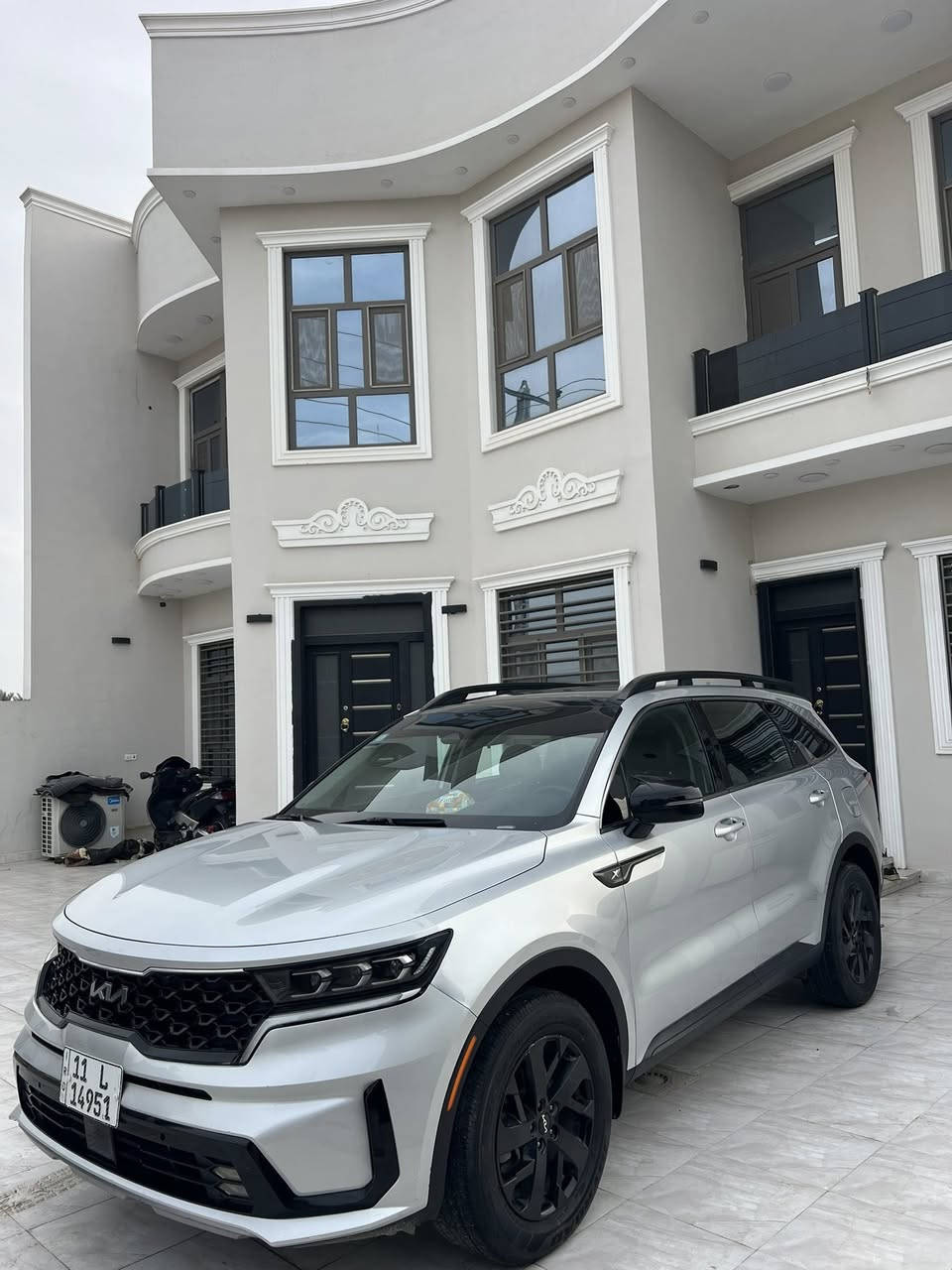 سورنتو 22 فول للاخير + بيها بس بنيد وارد امريكي + سونار وحادث كله موجود عالخاص والاستفسار 
***********
