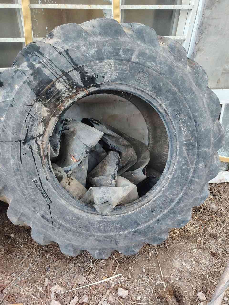 زوج تايرات جوب ياباني كوماتسو حجم 24_9. 16 كربلاء الحسينيه الإمام عون للبيع ***********  
سعر 500
