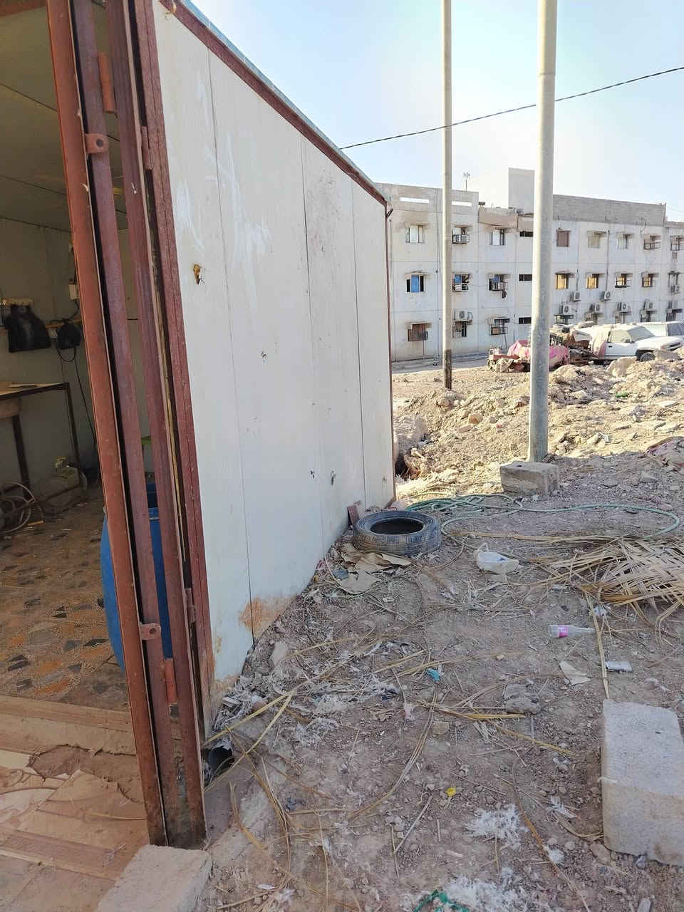 السلام عليكم
محل للبيع يسلم فاذغ
المكان شارع البيترة مقابل حل الخليج بداية العمارات الملح
السعر خاص او الاتصال على الرقم
***********.
