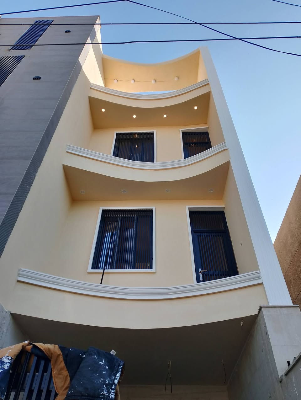 السلام عليكم اي واحد يريد صبغ ديكورات شغل درجه اولى أمانه الله باسعار مناسبة واجهات  هم نشتغل أسعار مناسبة اتصال على رقم ***********
