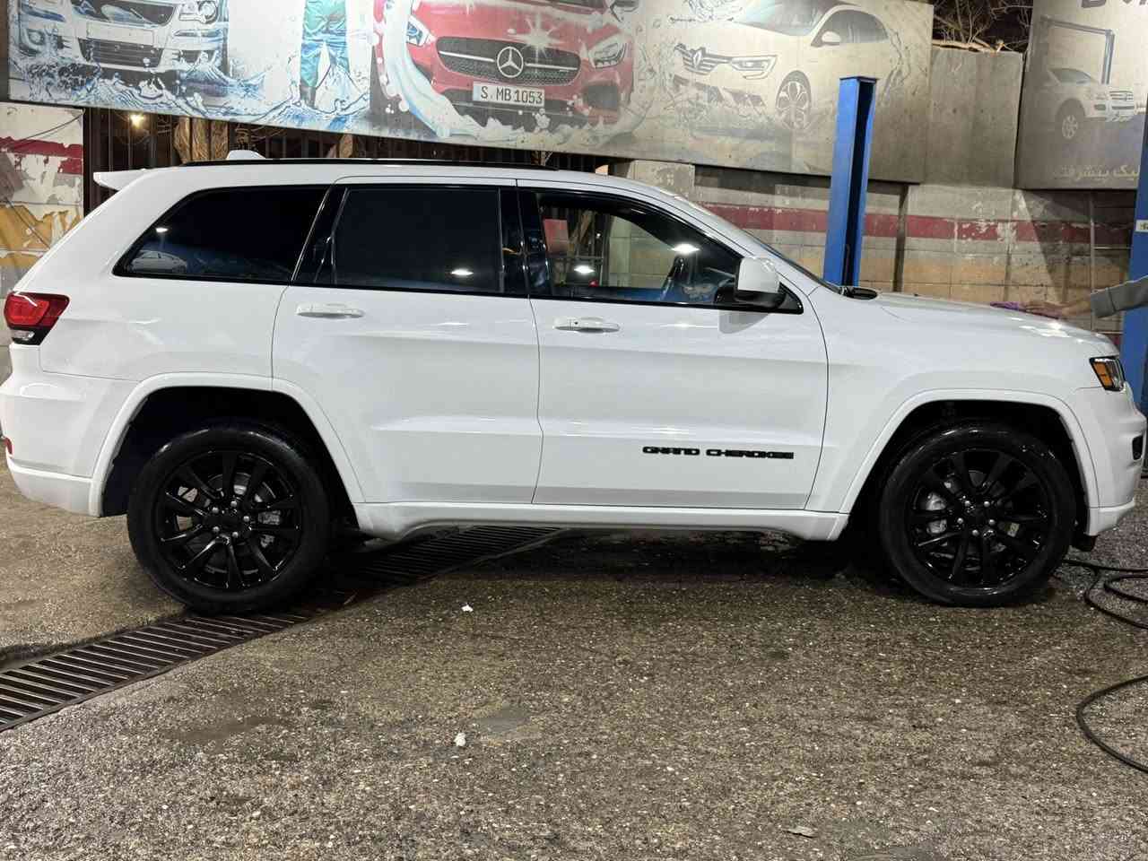 السلام عليكم جيب كراند شيروكي 2020 وارد امريكي 

2020 JEEP GRAND CHEROKEE4X4

المسافة المقطوعة : 39000  

         حجم المكينه : 3.6    V6

الضرر :ربع الجاملغ الخلفي فقط

                   الايرباك : سليم مطاك ولا ايرباك   

#مواصفاتها

1.شاشه

2.فتحه

3.كشنات جلد ومخمل كنتاره

4.كشنات كهرباء

5.ويل كب

6.رادار جانبي وخلفي 

7.لايتات زنون 

8.هيتر بالاستيرن والمقاعد 

9.بكلايت لد

10.حساسات خلفيه 

11.تشغيل عن بعد

12.اشاير بالمري مع رادار

13.بصمة ابواب

14. مرايا عاكس ضباب

15.رادارات خلفي وجانبي 

16.كامرا خلفيه

17.هيترات بالكشنات

18.قطعتين تبريد

19.خمسه  راكب

20.بصمه

رقم بغداد بسمي

تفاصيل اكثر هذا رقمي بي واتس اب *********** تحياتي 

مكاني كربلاء
