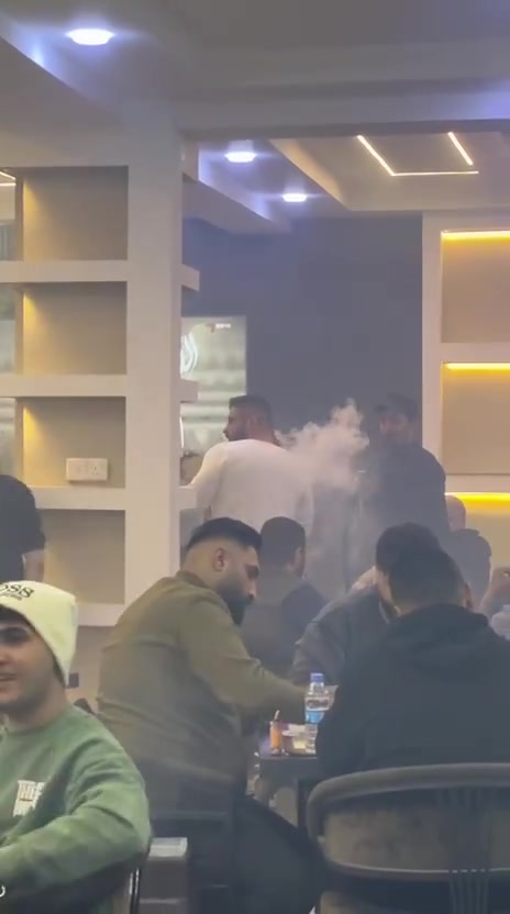 فرصة استثمارية VIP  في الموصل 🔥
لكل مستثمر يبحث عن مشروع، شغال "خير من الله"، وجاهز
للبيع بكامل معداته وديكوراته: كافتيريا ومطعم غربي فاخر بموقع استراتيجي لا يُعلى عليه في حي النجار (مقابل فندق الموصل وقرب مستشفى الطوارئ الجديد) – منطقة حيوية تضمن لك تدفقاً مستمراً من الزبائن .
💎 
المساحة والفخامة: 500 متر مربع مصممة بديكور كلاسيكي راقٍ جداً 
تجهيز  . مطبخ مجهز بالكامل بأجهزة إيطالية + بار كامل لأرقى المشروبات والحلويات +٣برادات+براد عارضة +٣ثلاجات عارضة .
استقرار طاقة 100% (بدون شيل هم): خط مولدة 120 أمبير (اشتراك مقطوع) + نظام عاكسة متكامل يغطي الكافيه بالكامل فوراً عند انقطاع التيار.
ترفيه متكامل للمباريات واللود: 4 شاشات عملاقة 75 بوصة + ألعاب PlayStation 4 & 5 مناصفة + سيستم صوتي احترافي مؤسس داخل السقف + 50 نركيلة طه و 10 نراكيل سوري.
الطاقة الاستيعابية: 40 طاولة VIP مع 50 كرسي إضافي من النوعية الممتازة مجهزة خصيصاً لأيام الزخم والمباريات الكبرى.
💵 تفاصيل البيع:
السعر المطلوب: 2.95 شدتين وخمسة وتسعين ورقة
الموقع دقيق: الموصل - حي النجار - مقابل فندق الموصل - قرب المستشفى العام والطوارئ الجديد. 
مواقف قريبة للسيارات على الجانبين
سبب البيع: يُناقش بكل شفافية مع المشتري الجاد عند المقابلة.
📞 للاستفسار والمعاينة مباشرة (للجادين فقط):
[***********] أو تواصل معنا عبر رسائل الصفحة.
