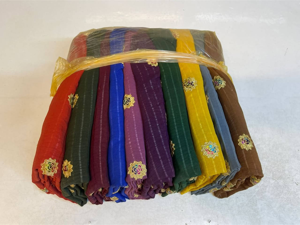 مرحبا زبائنه الكرام عرض جديد 🚕😍🚕#تخفيضات  #اقمشة 
/ للن مطرز مطاط اصلي 🤩🤩  /

درزن يحتوي 10 قطعه ب الوان   مختلفه 🔥🔥

لسرعه تثبيت الحجز ع الواتساب  ***********📞📞
 
او زورونا بغداد الشورجه سوق الاقمشه قرب مصرف الرشيد 🥰🌹

#أقمشة #تخفيضات #فولو #جملة #اقمشة #تخفيضات🌹😍 #جملة👑 #خياطة #ملابس_نسائيه #مشاهير #دشاديش_نسائيه
