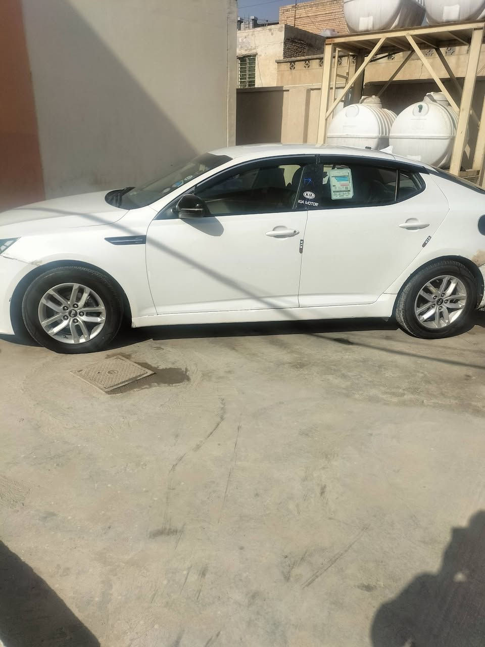 سلام وعليكم سياره وبتيمه موديل 11وارد خليجي بيه تلث قطع كدامك سونار بصوره رقم بصره سعر ميه وخمسه  وبيه مجال قليل مكان سياره قرنه شرش ***********
