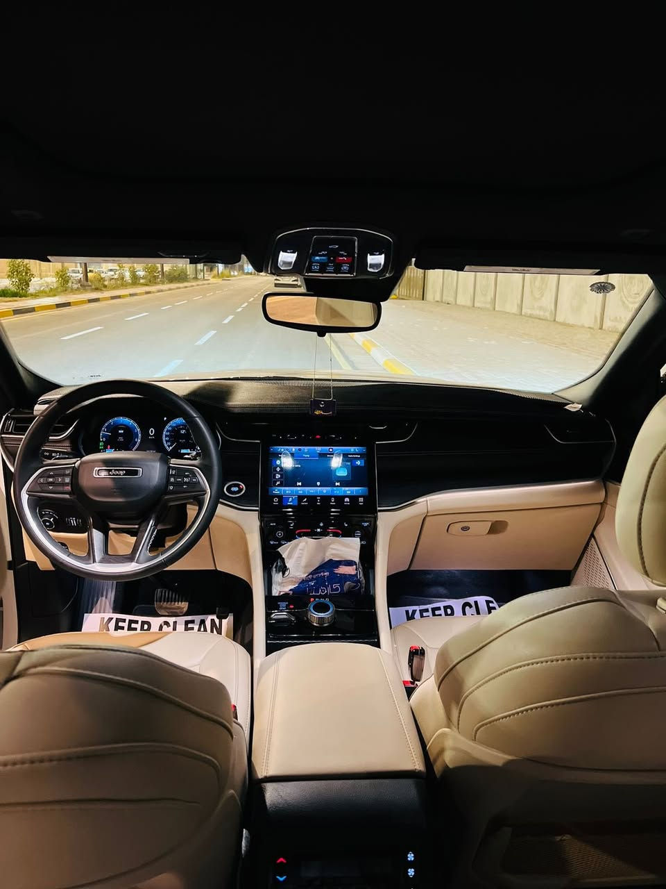 سلام عليكم جيب 24للبيع رقم بغداد شهداء وكاله عامه المستفيد شاب مكاني كربلاء ماشيه 29 الف كلين بدون حادث التصال ع رقم ***********السياره جديده حيل وفول مواصفات للخير
