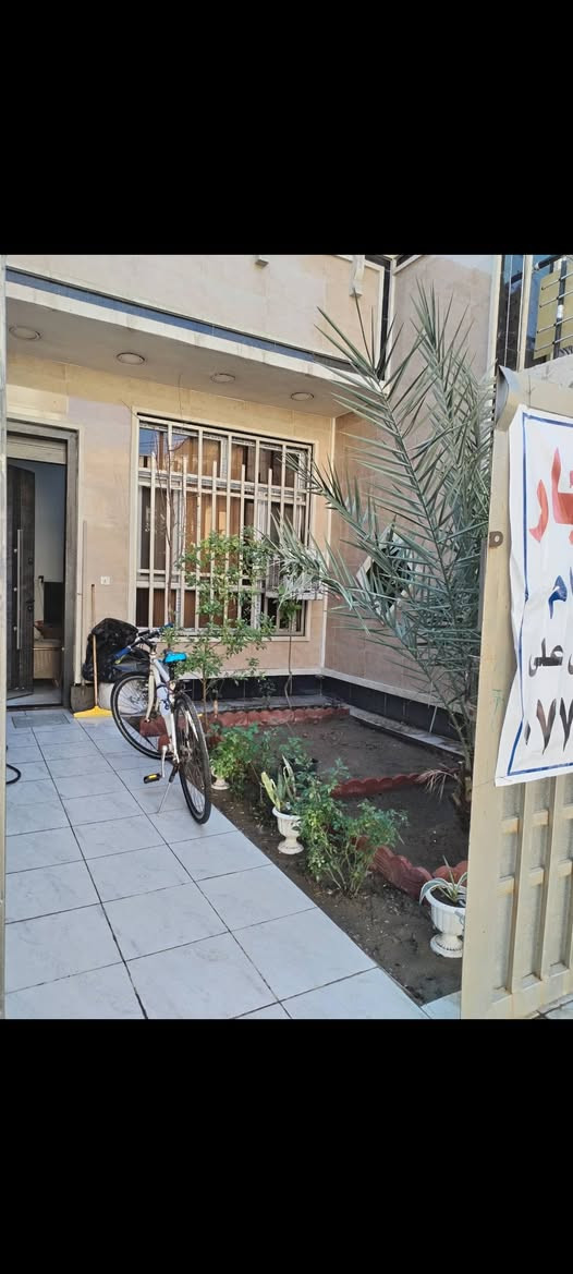 🛑🛑للبيع 🛑🛑
⭕موقع مميز تجاري 

⭕دار للبيع في حي البنوك شارع مركز القدس بمساحة 132م واجهة 4.35 م ونزال 30 م

⭕يصلح ان يكون مختبر او عيادة أسنان او مكتب او سكني مقابل بناية تجارية

⭕يحتوي على حديقة +صالة+3غرف نوم +مطبخ+حمامات عدد 2 طابق واحد فقط

للاتصال ***********
