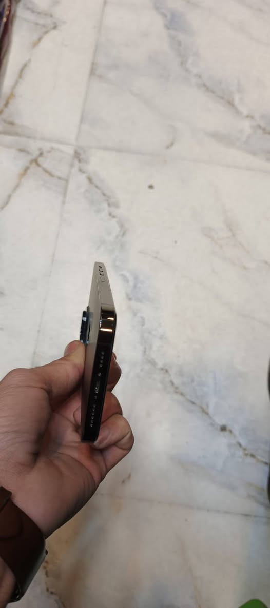 ا
السلام عليكم إيفون 13برو ماكس 
ذاكره 128
بطاريه 100مبدل من الشركه أصلي
شاشه مبدله من الشركه أصلي
جهاز كلش نضيف وحلو 
***********
