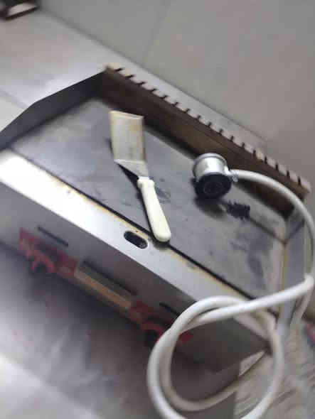 سلام عليكم غراض مطعم جديده للبيع
البراد ب350+المجمده250
الكرل مال بركر 275
شوايه الكص ب300
اغراض جديده كله
وعندي قناني ثنين ع 50 
***********
