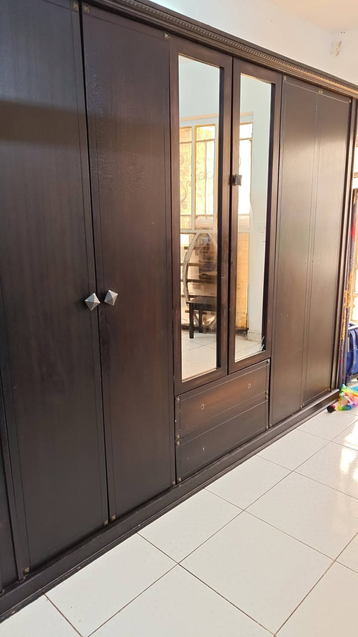 غرفة نوم نظيفة  من 5 قطع للبيع اليدات كلهن موجودات 
المكان بغداد الدورة


**إذا كنت صاحب هذا الإعلان وتريد حذفه لأي سبب، رجاءا أرسل رسالة إلى الدعم الفني**