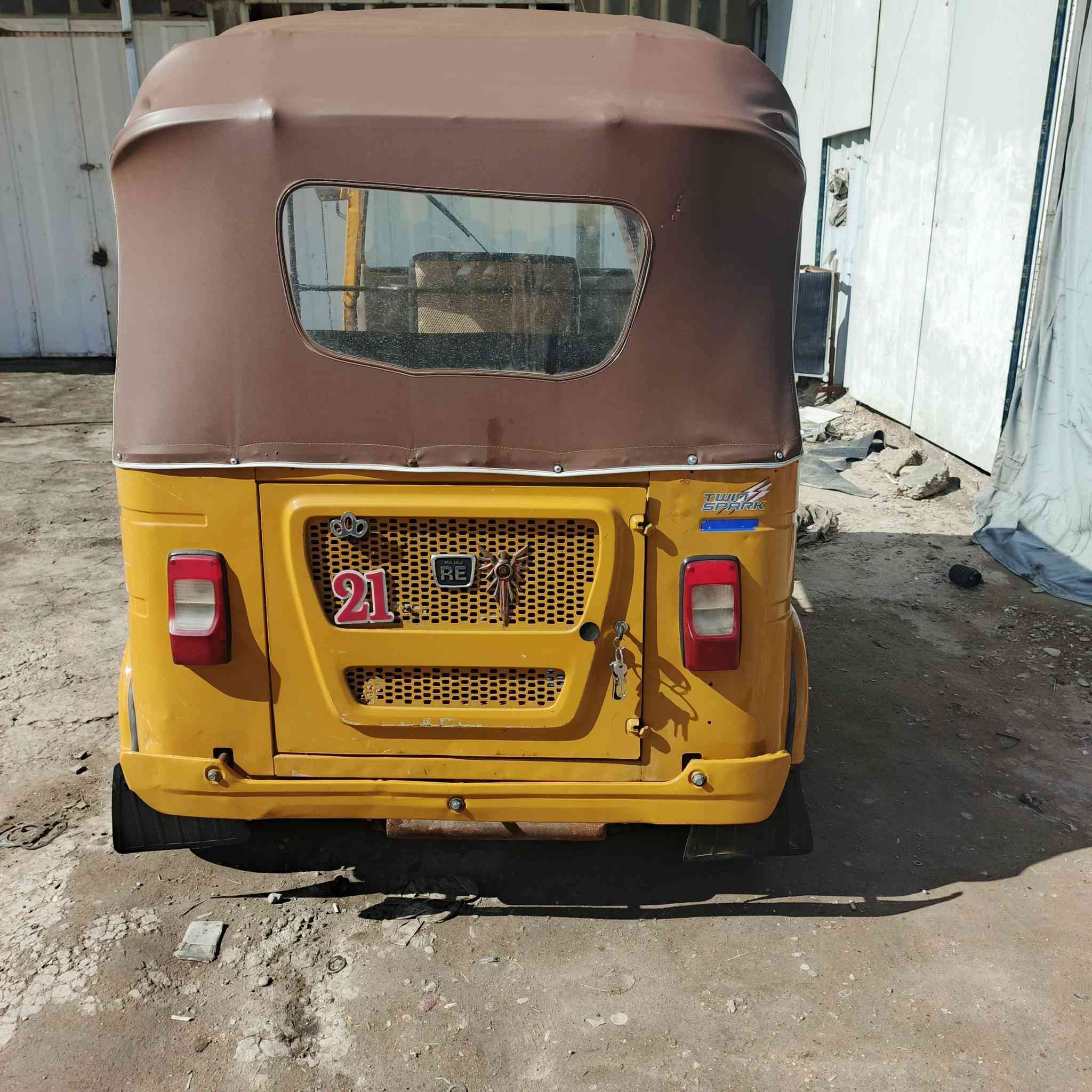 تكتك البيع بغدادالشعب رقم وسنويه  موديل 21    ***********
