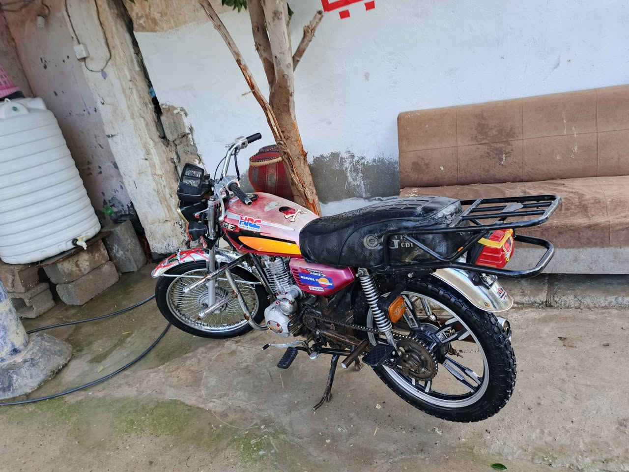 سلام عليكم دراجه سيفان موديل 20كامله علا اخر حبايه     السعر 350 وبيه مجال كهربائيات كلها شغاله اوراق كامله 
المكان شهربان الوجهيه رقم موجود وتساب ***********
