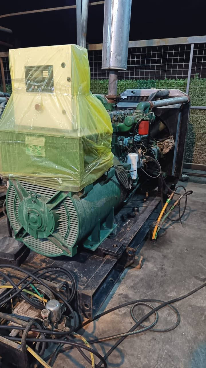 السلام عليكم مولود دايو 6 سلندر راس توليد 350مكينه مجفته الخلل ماله خبطت ماء مكينه شغاله عل حمل راس توليد بلادي السعر 55 ورقه ***********
