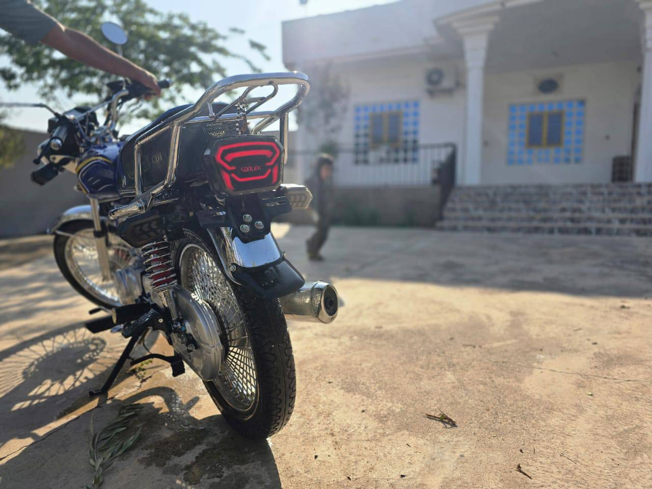 #دراجه  لبيع 
اسم الدراجه / تايكر سولنك
حجم / 125
موديل / 2025
لون / ازرق
السعر / 750
دراجه شرط محرك وايمنيه شاصي فول 

مرسله الصفحه فيس بوك 
 وتساب
الهاتف / ***********
