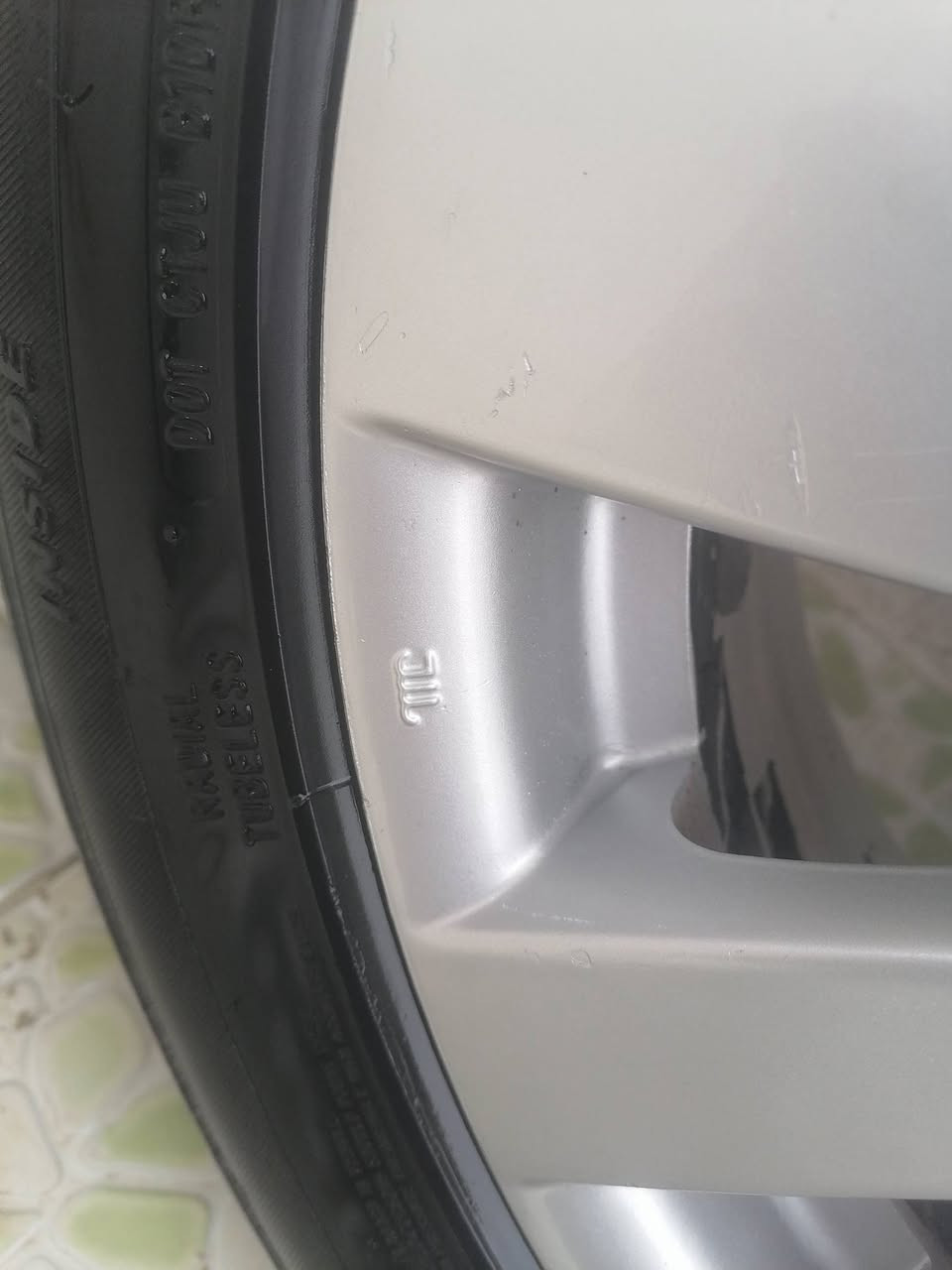 سلام عليكم وياله حجم ١٧ تخم تاير جديده أريده مروس بحجم ١٦ نفس بل صوره مكان بابل *********** مسيب
