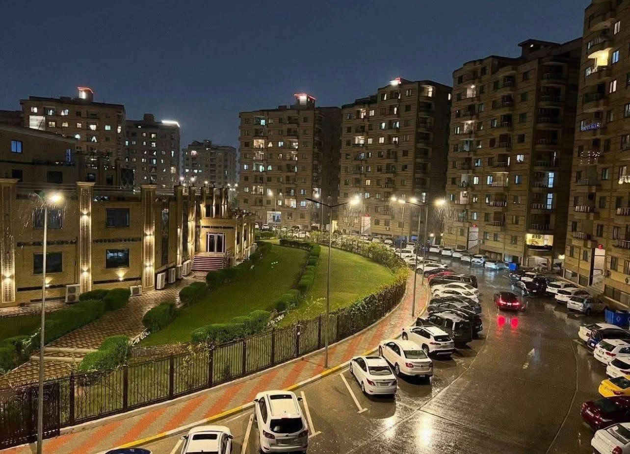 السلام عليكم.... توجد شقة ١٦٣م 
مجمع الايادي بسكولاته... 
تحتوي على ٣ غرف نوم وصالة ومطبخ وحمامات ٢....
 مجهزة ب كاونترت مطبخ وسبالت٢ وسخانات ٢ وايضا عاكسة كهرباء جديدة ( بديل المولدة) ... الشقة نظيفة جدا...

تفاصيل اكثر وتصوير للشقة  واتس اب 
***********
