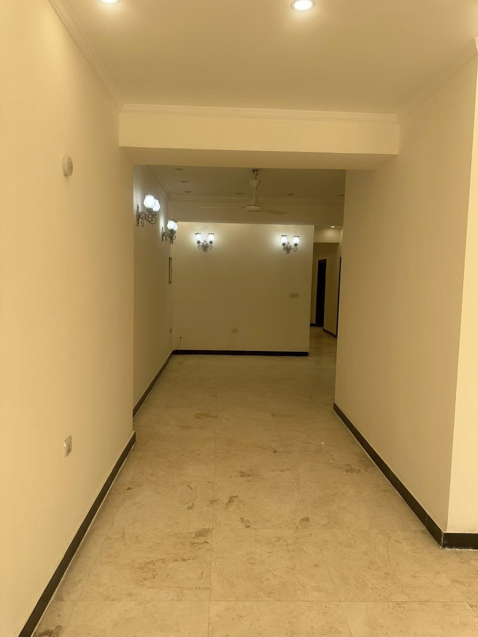 دار للايجار طابق ارضي مغزول مساحة260 متر   في الكرادة قرب كنيسة ماريوسف يحتوي 3 نوم وصالة وهول داخلي و3 حمام      تواصل على الارقام ***********      *********** ايجار للعوائل اوشركات
